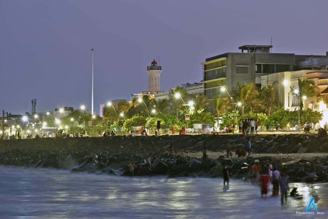 Villa Betty Beach Front Pondicherry Exteriör bild